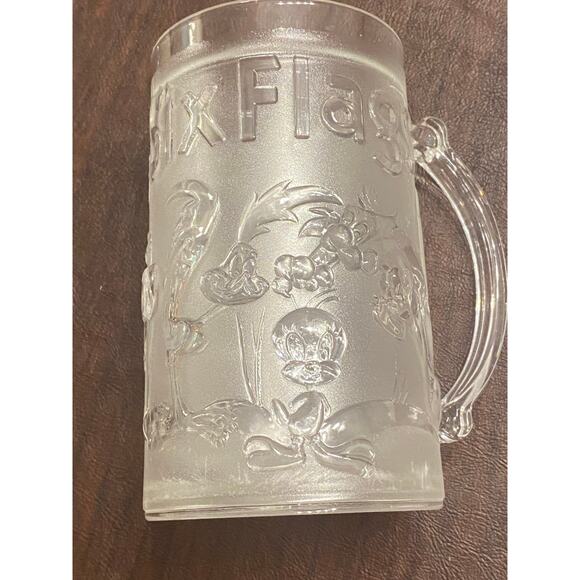 Vintage Six Flags Looney Tunes Frosted Mug Tweety Sylvester Road Runner Freezer - Picture 1 of 7